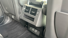 Land Rover Discovery 3.0 D300 S 5dr Auto Diesel Station Wagon